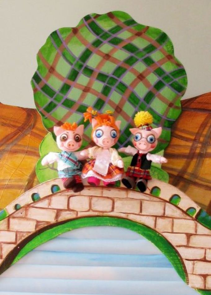 Три весёлых поросёнка