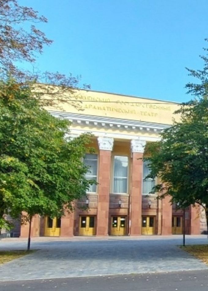 Спектакль «Вечно живые»